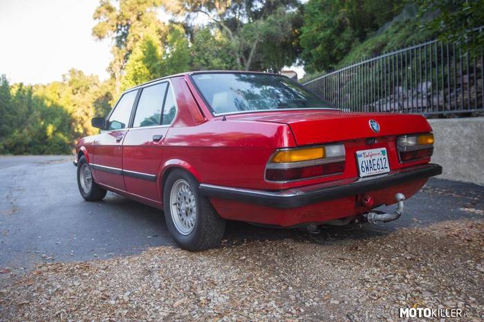 BMW 524TD – Samochód do odratowania, wyceniony na  8 000 dolarów. 
