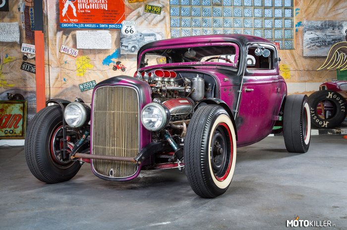 Ford Three Window Coupe 1932 –  