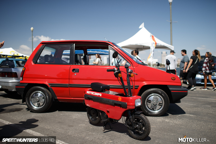 Honda City + Motocompo – Skuter był tak zaprojektowany, aby mieścić się w bagażniku tego samochodu. 