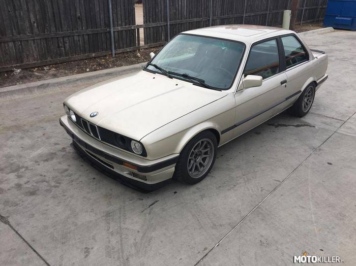 BMW 325iS –  