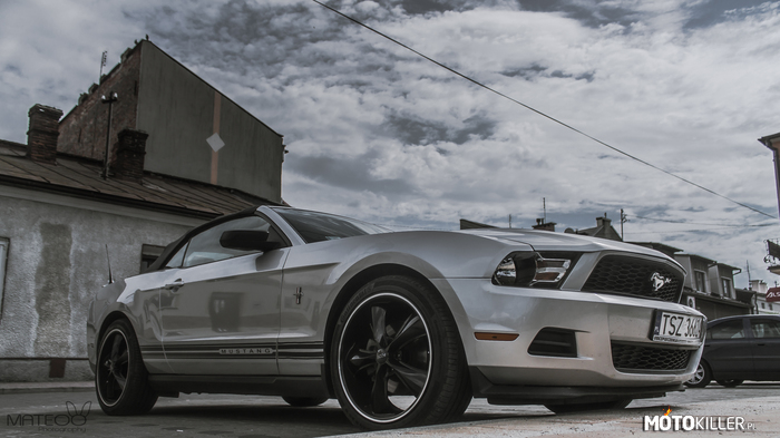 Ford Mustang – Zdjęcie znajomego, który dopiero zaczyna zabawę z profesjonalną fotografią. 