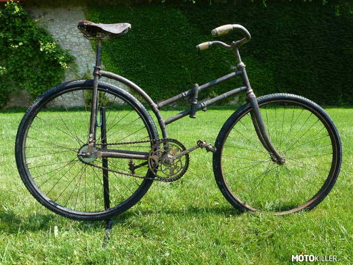 Co produkowała firma Peugeot na początku swej działalności? – Rowery. Peugeot powstała jsko firma produkująca rowery w 1888 roku. Samochody zaczęła  produkować niedługo później, w roku 1892. 