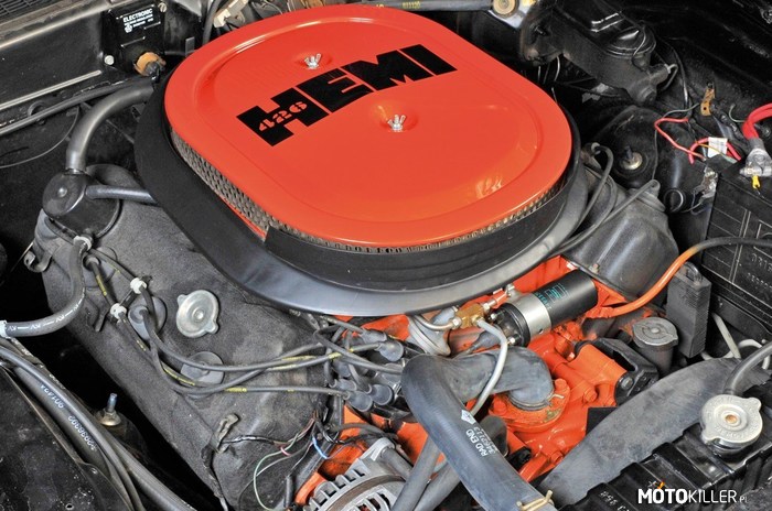 Silnik 426 HEMI – W końcówce produkcji tego silnika (lata 1970-71) silniki były składane tak podle, że Chrysler nie udzielał gwarancji na samochody wyprodukowane z tym silnikiem. Znaczy gwarancja była, bo być musiała, ale na miesiąc i nie obejmowała usterek silnika, a te nie należały do rzadkości. 
