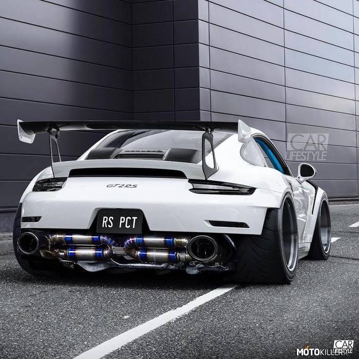 Porsche GT2 RS –  