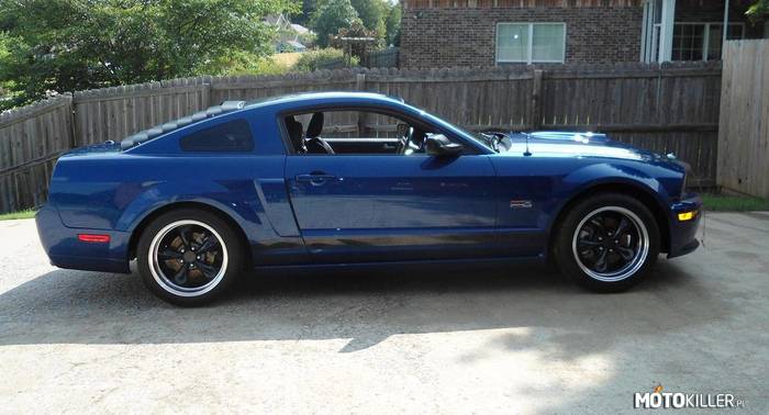 Ford Shelby Mustang GT –  