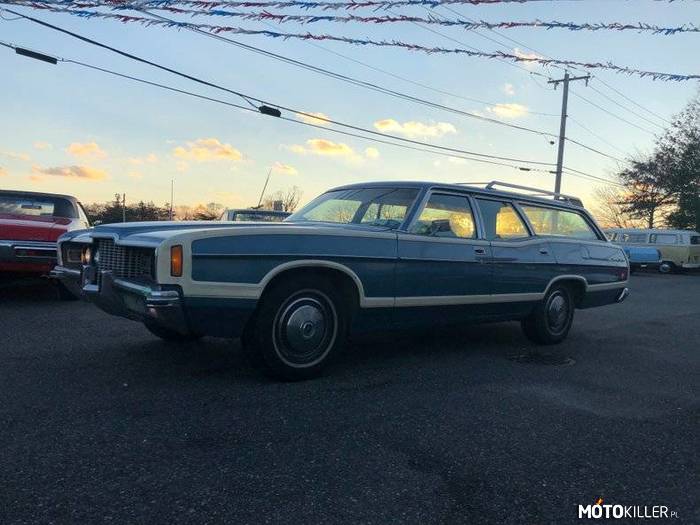 Ford Country Squire –  