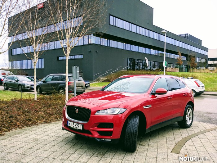 F-Pace –  