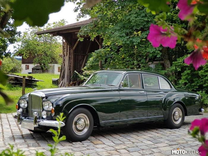 Bentley S3 Continental Flying Spur –  