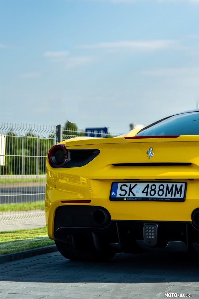 Ferrari 488 –  