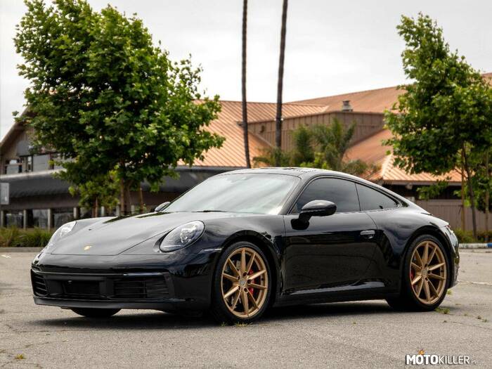 Porsche 911 –  