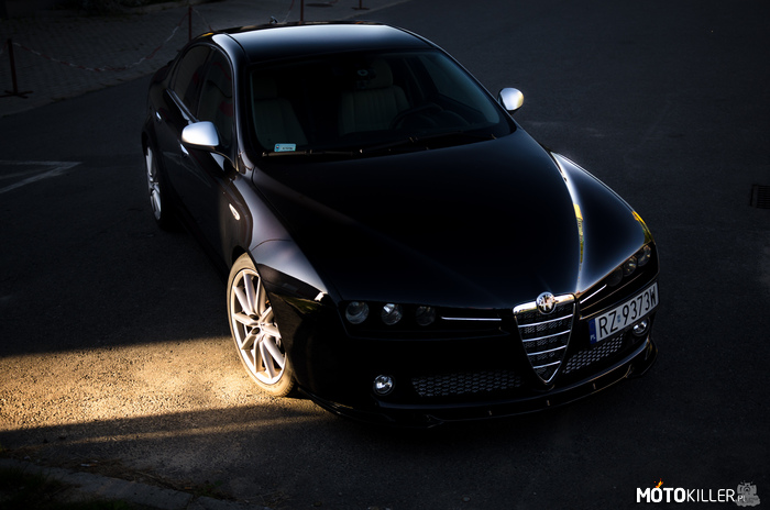 Alfa Romeo 159 Nero Carbonio Berlina – Foto: https://www.facebook.com/OwneStylePhoto/ 