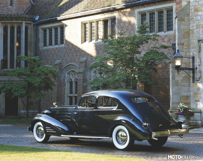1936 Cadillac V16 Aerodynamic Coupe –  