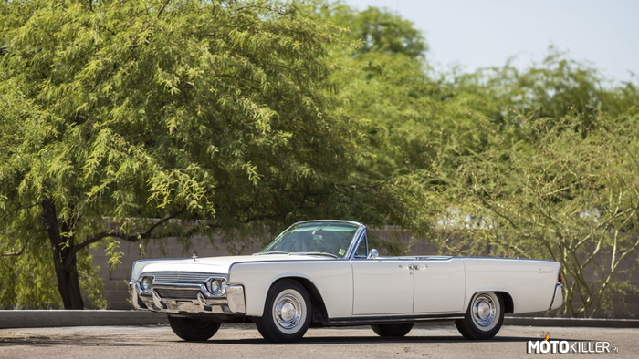 1961 Lincoln Continental –  