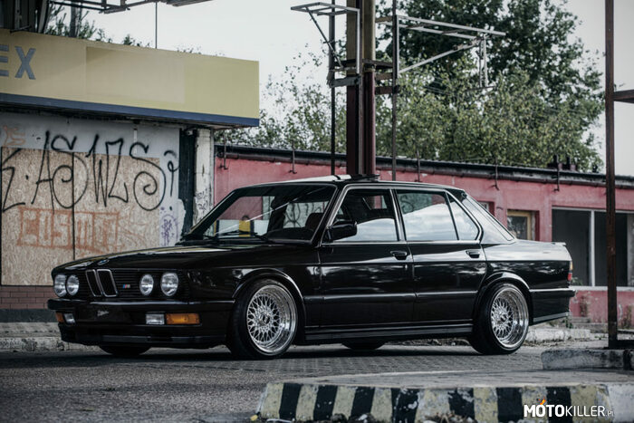 BMW E28 M535i –  