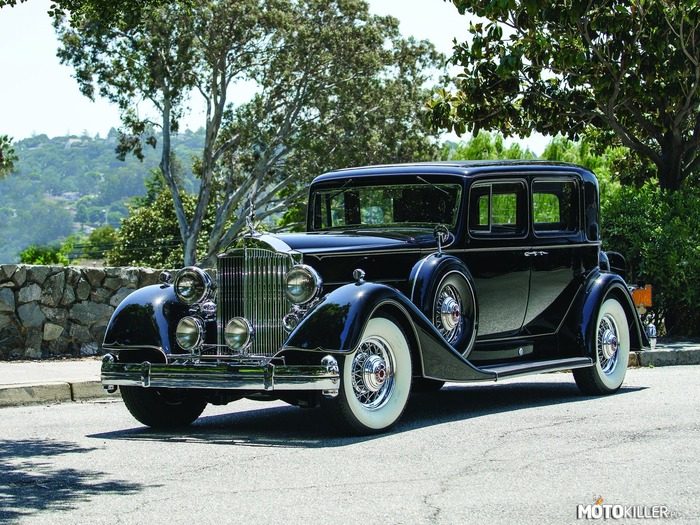 1934 Packard Twelve –  