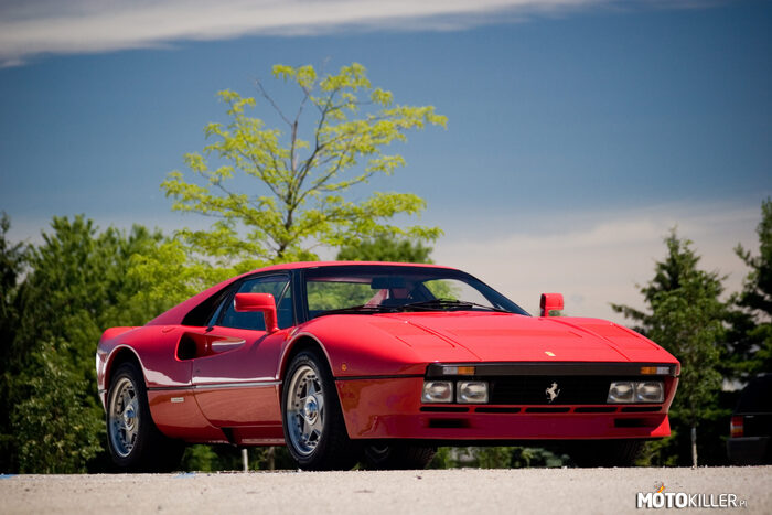 Ferrari 288 GTO – Supersamochód produkowany przez włoską firmę Ferrari w latach 1984-1985, zaprezentowany podczas Geneva Motor Show w 1984 roku. Auto zostało stworzone pierwotnie z myślą o startach w grupie B rajdowych mistrzostw świata, jednakże nigdy w tejże grupie nie wystartowało. Likwidacja grupy B w związku z wypadkiem Toivonena spowodowała zatrzymanie produkcji 288, przez co powstało jedynie 277 sztuk tego samochodu.  288 GTO stylizowany przez Pininfarinę we współpracy z ekspertami Ferrari od aerodynamiki. Samochód posiada silnik V8 o pojemności 2,8 l, na co wskazuje nazwa. Silnik wytwarza moc 400 KM i pozwala na osiągnięcie prędkości maksymalnej 305 km/h i przyspieszenia 0-100 km/h w 4,8 sekundy. W 1985 powstawała wersja Evoluzione – silnik generował moc 650 KM, pojazd przy masie własnej 940 kg miał osiągać prędkość 370 km/h. 