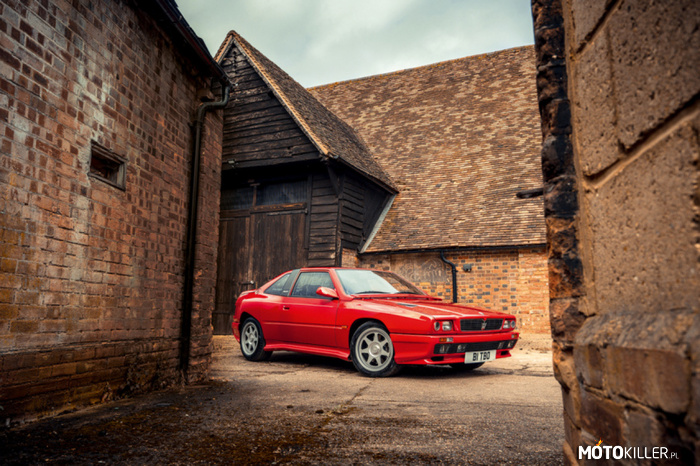 Maserati Shamal – Samochód sportowy klasy średniej produkowany przez włoską markę Maserati w latach 1989-1996. Samochód nazwano Shamal na cześć gorącego, letniego wiatru wiejącego na pustynnych przestrzeniach Mezopotamii. Zaprojektował go sam Marcello Gandini, który zasłynął poprzez zaprojektowanie Lamborghini Countacha. Do napędu samochodu użyto umieszczone z przodu V8 o pojemności 3,2 l osiągający dzięki dwóm turbosprężarkom moc 326 KM i moment obrotowy 432 Nm. Sprzężono go z sześciostopniową manualną skrzynią biegów i aktywną kontrolą zawieszenia. System ten reguluje zawieszenie każdego koła z osobna w zależności od prędkości, stanu nawierzchni czy wybranego poziomu resorowania. Prędkość maksymalna samochodu wynosi 270 km/h, a przyspieszenie 0-100 km/h trwa 5,3 s. Ostatni Shamal zszedł z taśmy produkcyjnej w 1996 roku jako egzemplarz oznaczony numerem 369. 