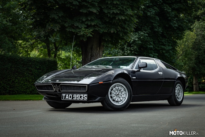 Maserati Merak SS – Supersamochód klasy kompaktowej produkowany przez włoską markę Maserati w latach 1974-1982. Nazwa samochodu pochodzi od odległej od Ziemi o 79 lata świetlne gwiazdy - Merak leżącej w gwiazdozbiorze Wielka Niedźwiedzica. Zaprezentowany w 1974 pojazd zyskał określenie la Borina lub malej Bory, gdyż w zasadzie była to skromniejsza odmiana modelu Maserati Bora. Samochód posiada centralnie umieszczony silnik V6 o pojemności 3 l, który wytwarza moc 190 KM. Silnik ten jest rozwinięciem konstrukcji z Citroena SM. Bora z SM dzieli również deskę rozdzielczą oraz hydrauliczne hamulce. W 1976 zaprezentowano mocniejszą odmianę - SS o mocy 220 KM i mniejszej o 152 kg masie, osiągającą prędkość maksymalną 245 km/h. 