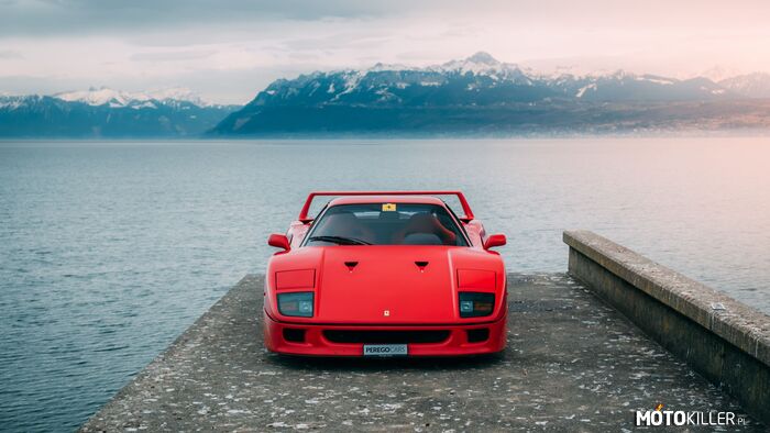 Ferrari F40 – Supersamochód klasy średniej produkowany przez włoską markę Ferrari w latach 1987-1992. Samochód zadebiutował w 1987 roku, w którym firma Ferrari obchodziła swoje 40-lecie. Kompozytowe panele nadwozia wykonane zostały z wzajemnie ze sobą posklejanych włókien węglowych. Pod nadwoziem zamontowano rurową ramę przestrzenną, do której zamocowano silnik. Silnik to zmodyfikowana jednostka pochodząca od poprzednika, modelu 288 GTO. Ulokowana centralnie jednostka V8 była montowana ręcznie. Moc silnika zwiększały dwie turbosprężarki japońskiej firmy IHI. Moc maksymalna silnika wynosi 478 KM, a moment obrotowy 577 Nm. Napęd przekazywany był na oś tylną. F40 osiąga prędkość maksymalną 325 km/h i przyspiesza do 100 km/h w 4,5 sekundy. Napęd przekazywany był na oś tylną. Powstało 1310 egzemplarzy F40. 