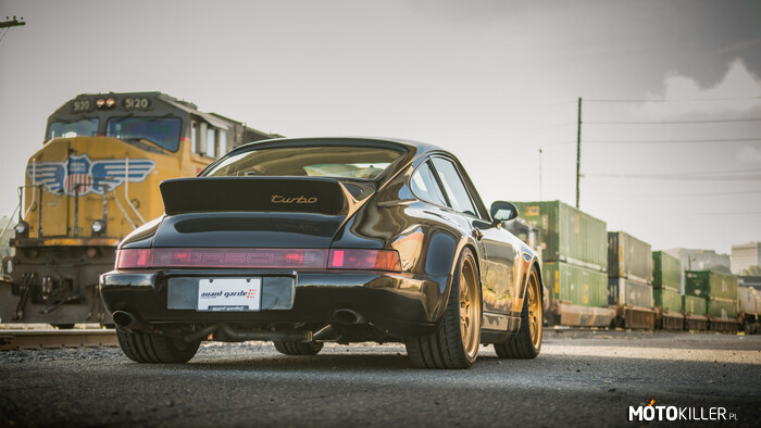 Porsche 964 Turbo –  
