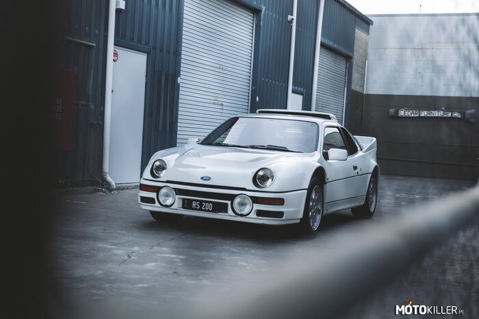 Ford RS200 –  