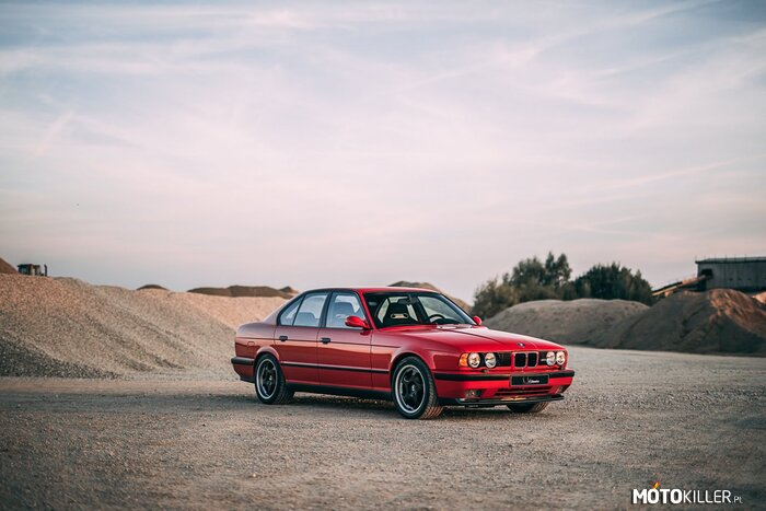 BMW M5 E34 –  