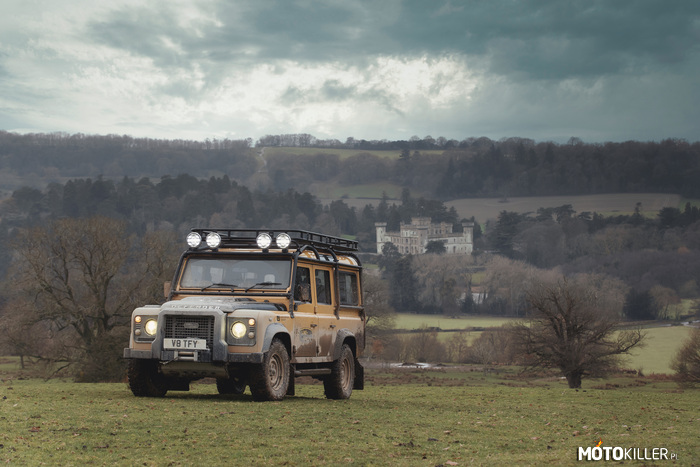 Land Rover Defender Works V8 Trophy –  