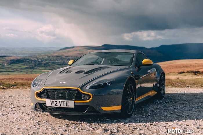 Aston Martin V12 Vantage S –  
